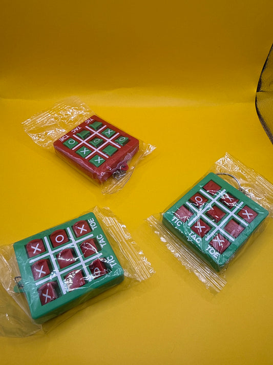 Tik tac toe game for keychains