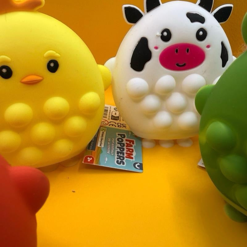 Pop it animals with suction feet